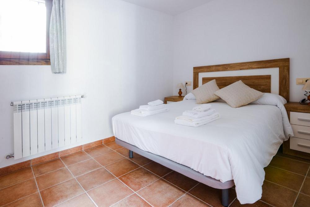 Hostal Antiguo Hospital Linares de Mora エクステリア 写真