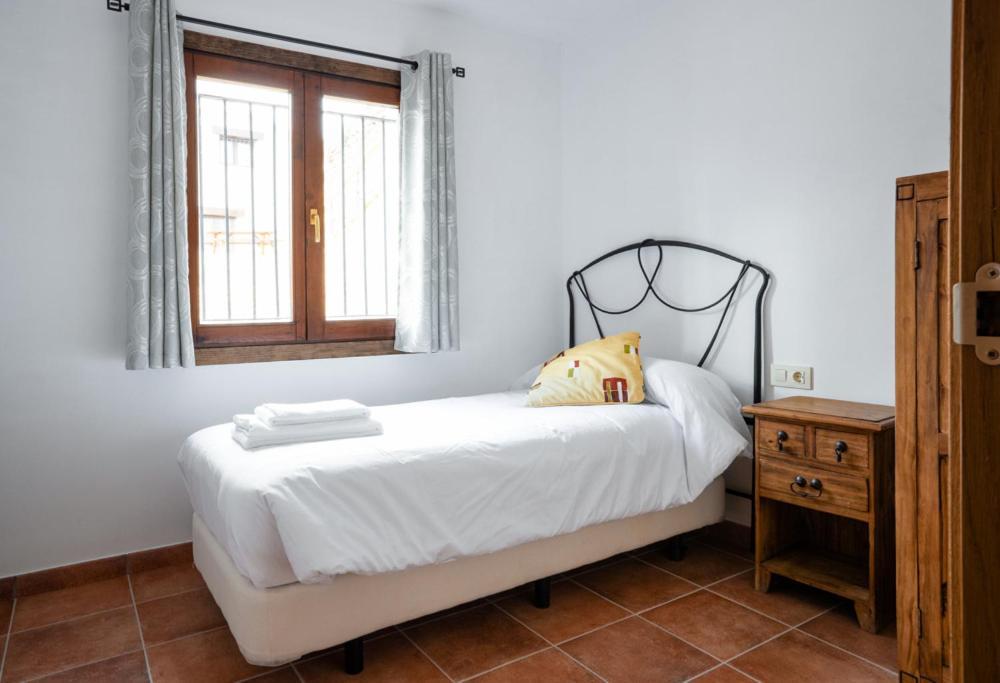 Hostal Antiguo Hospital Linares de Mora エクステリア 写真