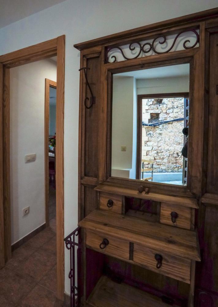 Hostal Antiguo Hospital Linares de Mora エクステリア 写真