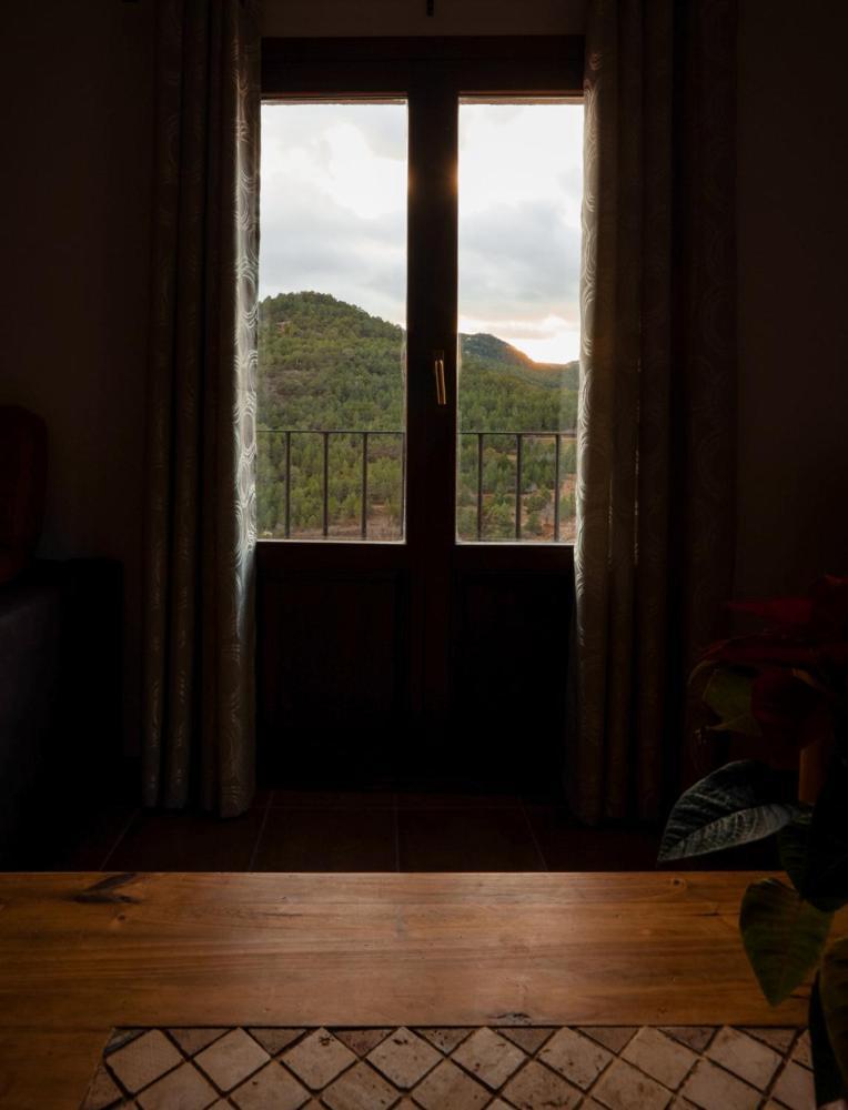 Hostal Antiguo Hospital Linares de Mora エクステリア 写真