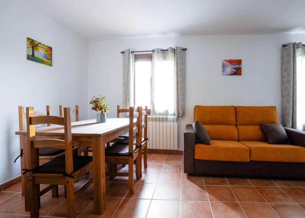 Hostal Antiguo Hospital Linares de Mora エクステリア 写真