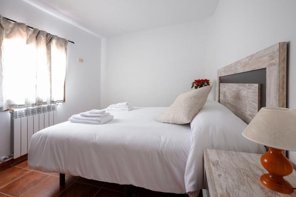Hostal Antiguo Hospital Linares de Mora エクステリア 写真