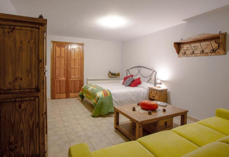 Hostal Antiguo Hospital Linares de Mora エクステリア 写真