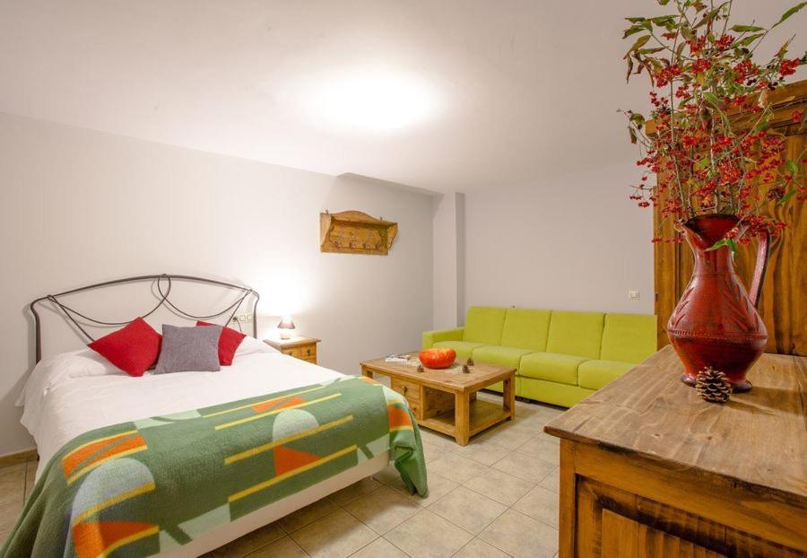 Hostal Antiguo Hospital Linares de Mora エクステリア 写真