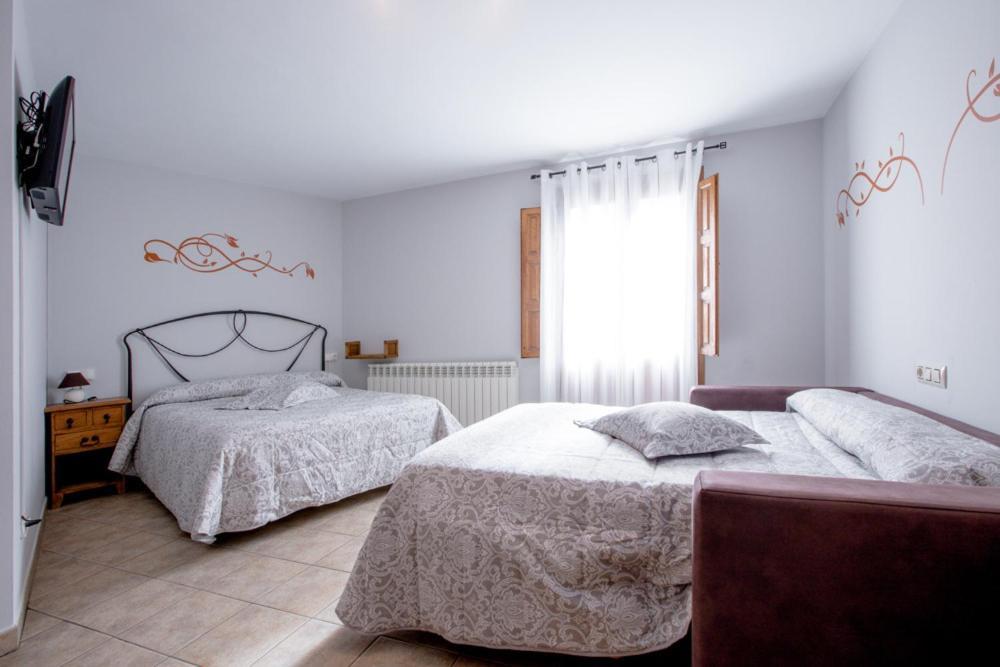 Hostal Antiguo Hospital Linares de Mora エクステリア 写真