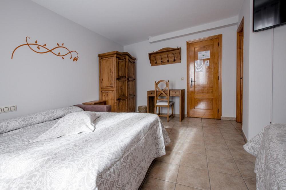 Hostal Antiguo Hospital Linares de Mora エクステリア 写真