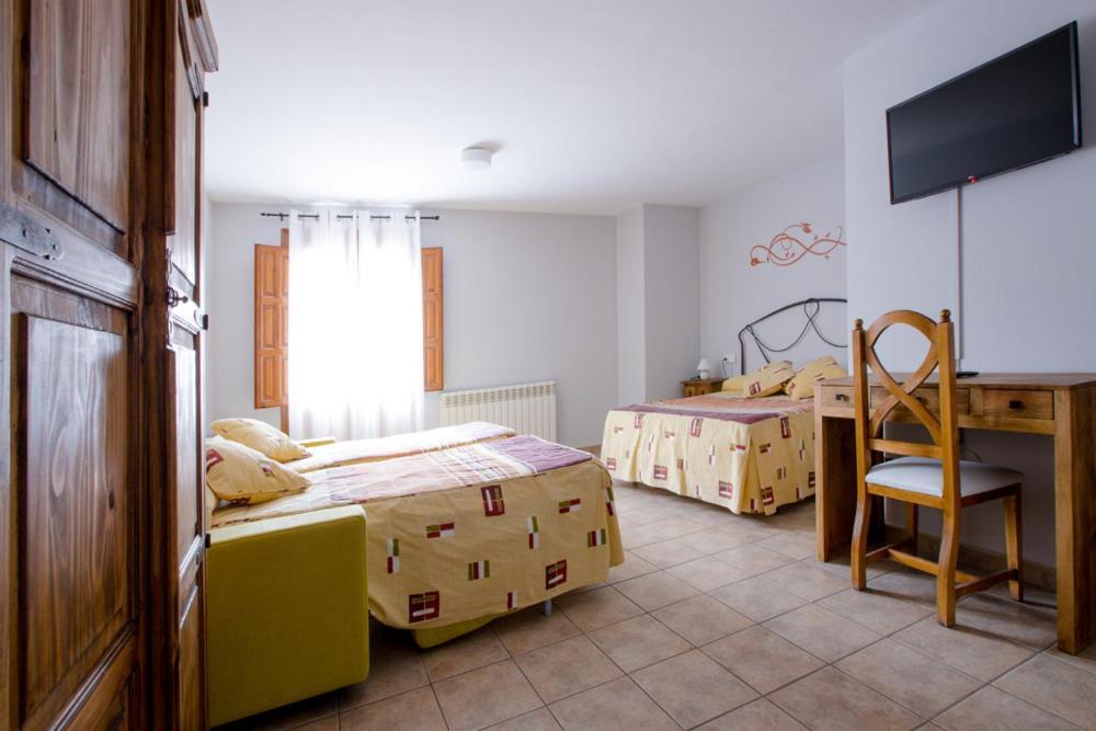 Hostal Antiguo Hospital Linares de Mora エクステリア 写真