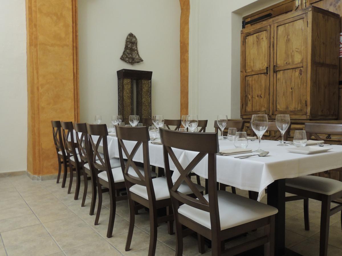 Hostal Antiguo Hospital Linares de Mora エクステリア 写真