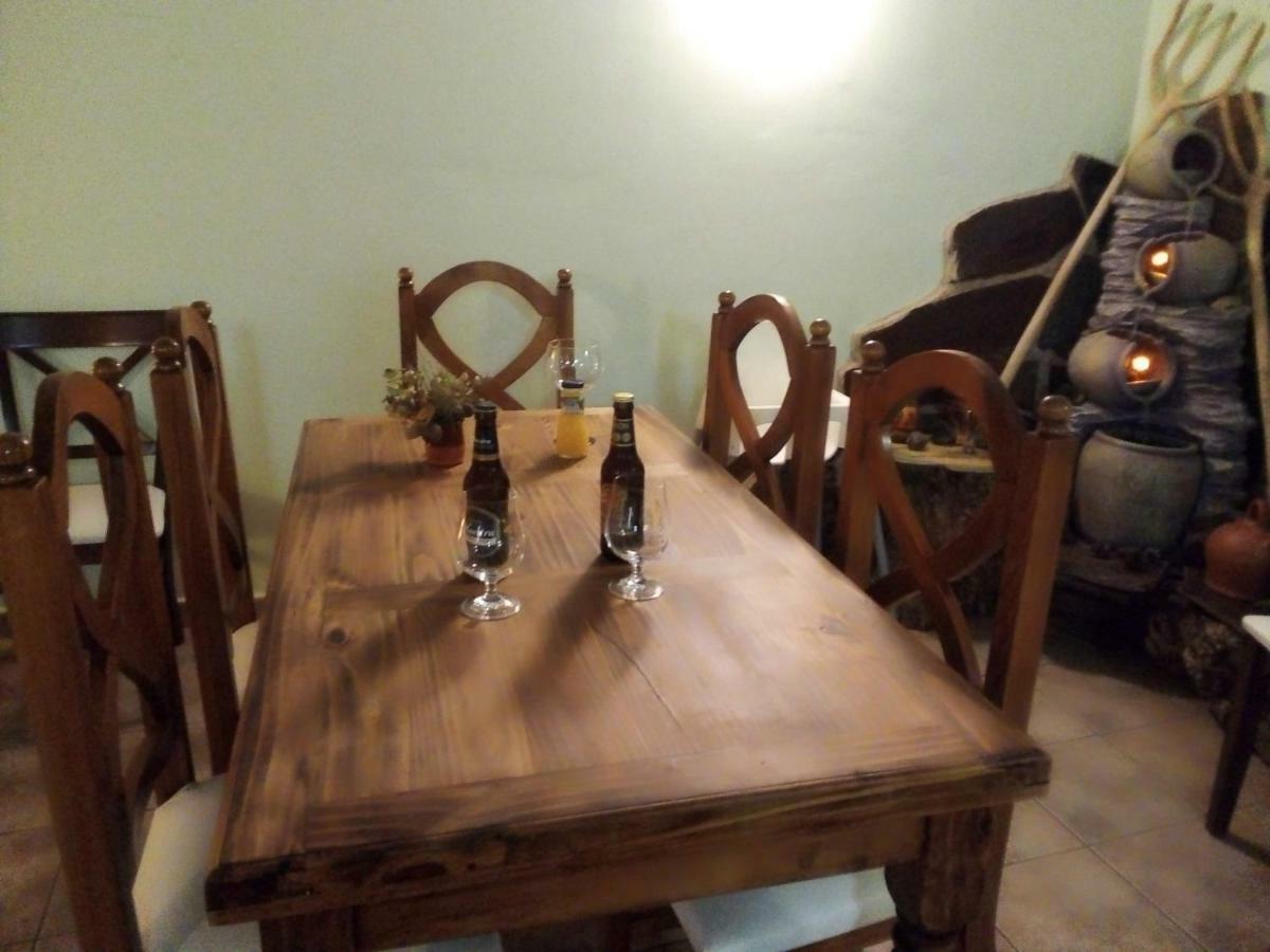 Hostal Antiguo Hospital Linares de Mora エクステリア 写真