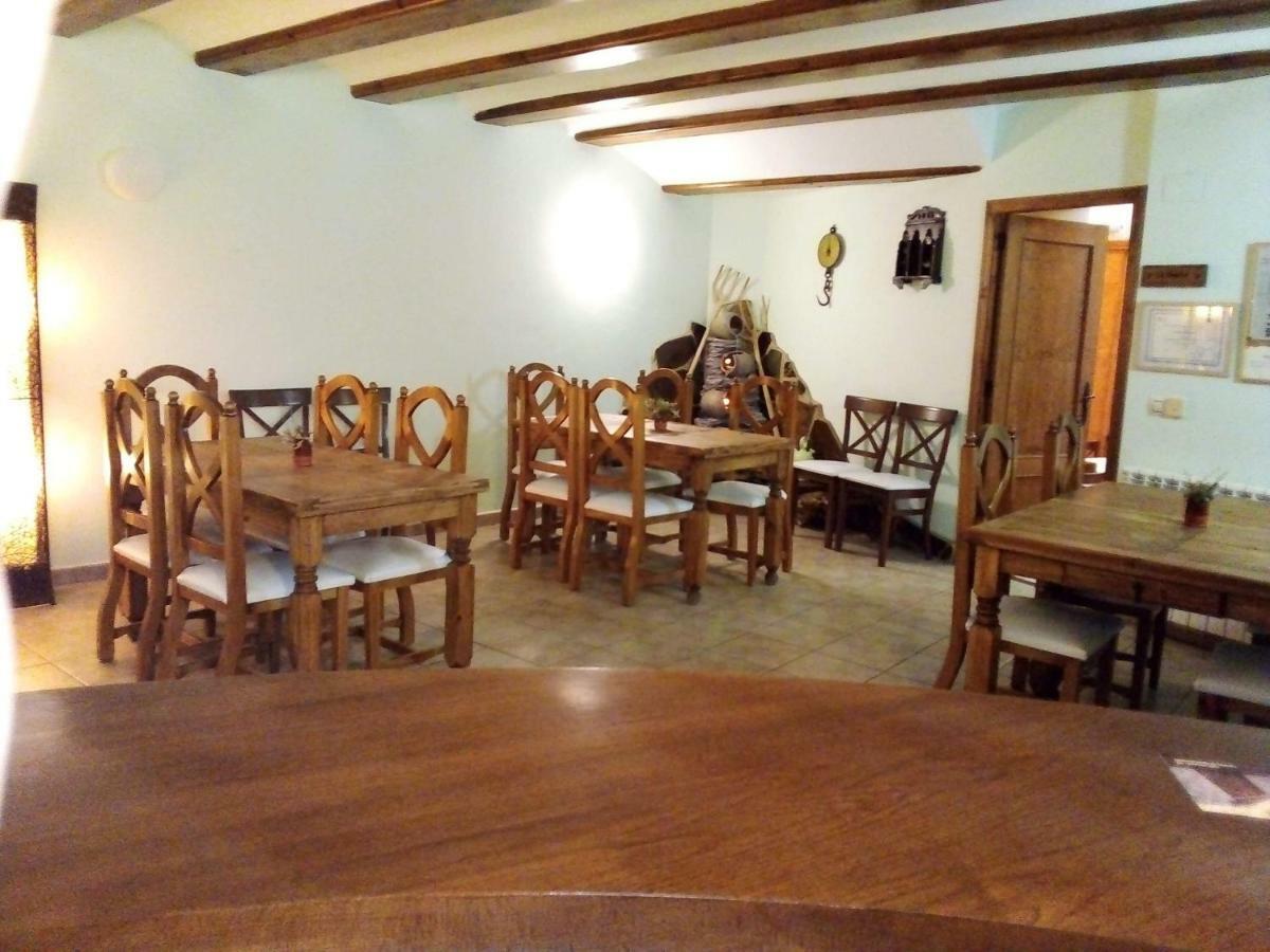 Hostal Antiguo Hospital Linares de Mora エクステリア 写真
