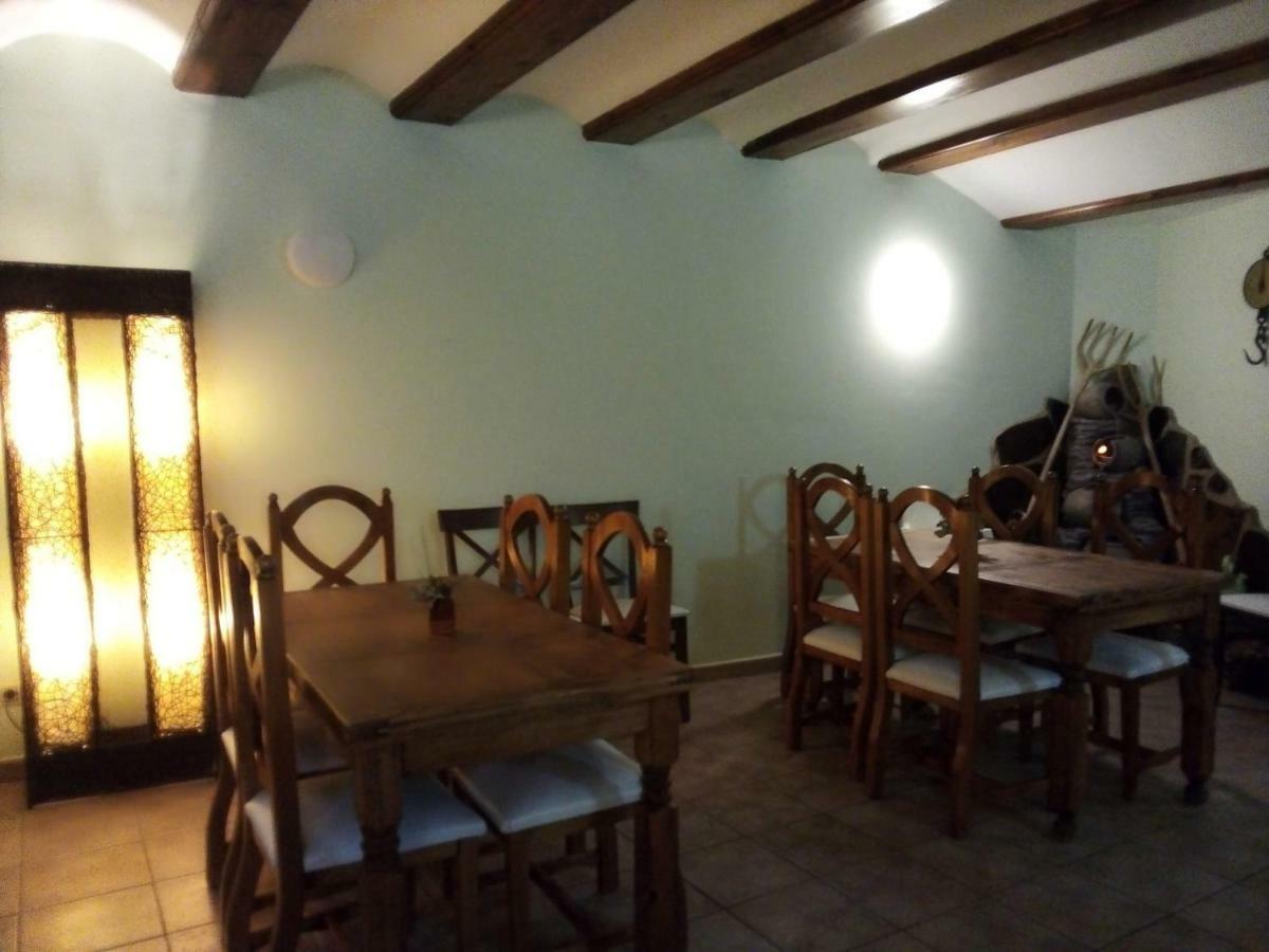 Hostal Antiguo Hospital Linares de Mora エクステリア 写真